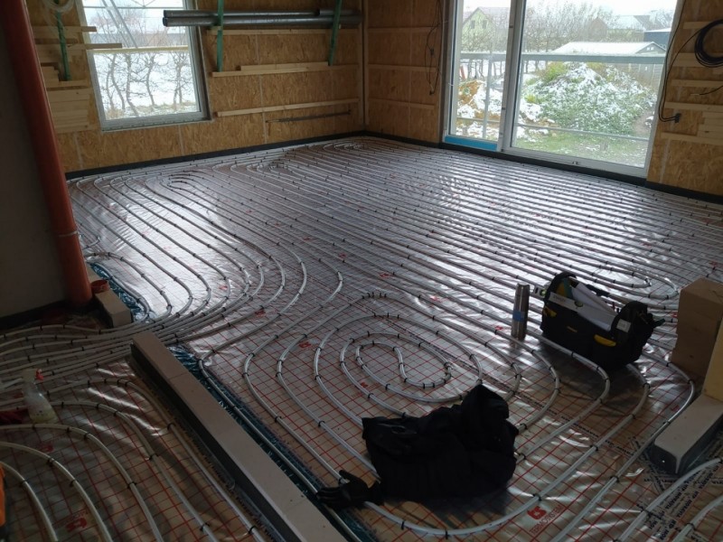 Instalace podlahového vytápění a následná betonáž