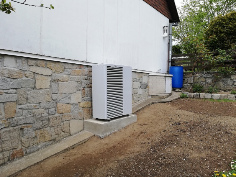 Instalace tepelného čerpadla v Štěměchách
