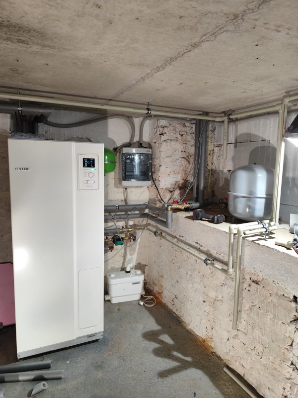 Instalace TČ NIBE F2040-10 s vnitřní jednotkou VVM225 (foto 1)