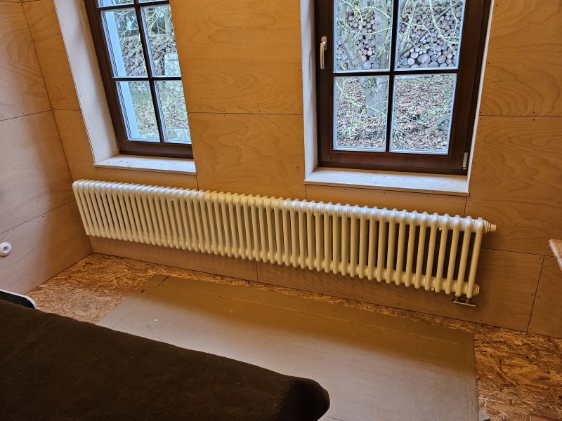 Instalace designových článkových těles (foto 1)