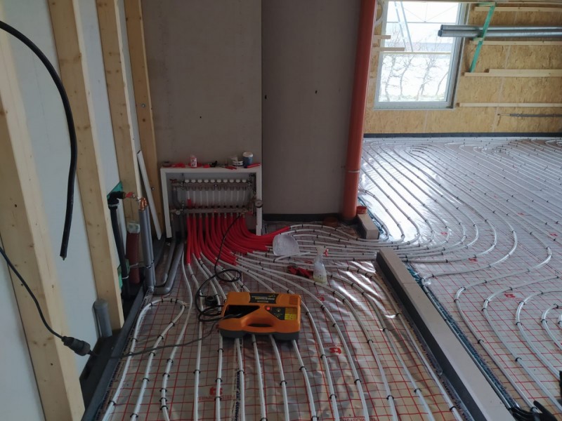 Instalace podlahového vytápění a následná betonáž (foto 3)