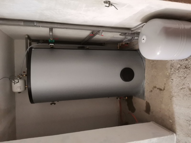 Instalace otopných těles a příprava akumulace (foto 3)