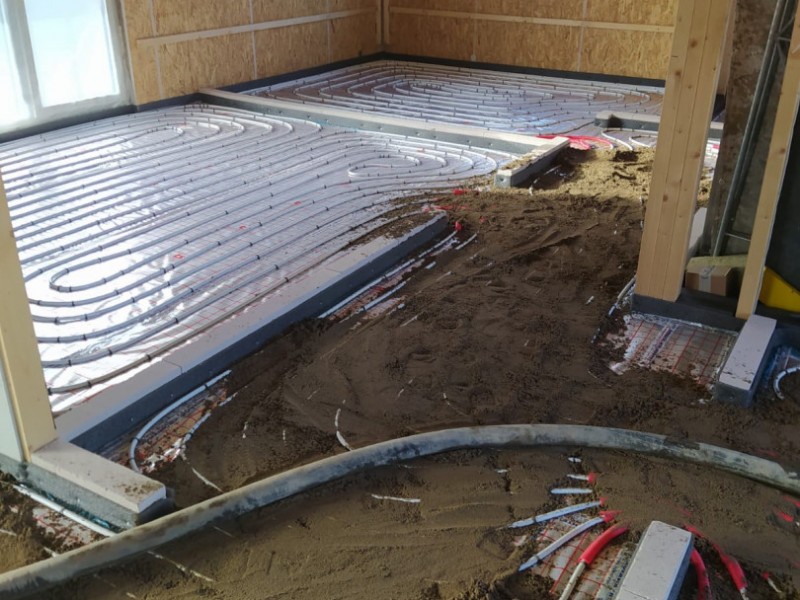 Instalace podlahového vytápění a následná betonáž (foto 4)