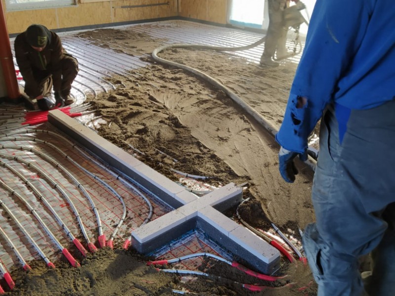 Instalace podlahového vytápění a následná betonáž (foto 5)